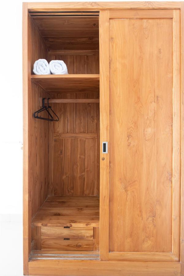 Cempaka Mas Guest House Canggu エクステリア 写真