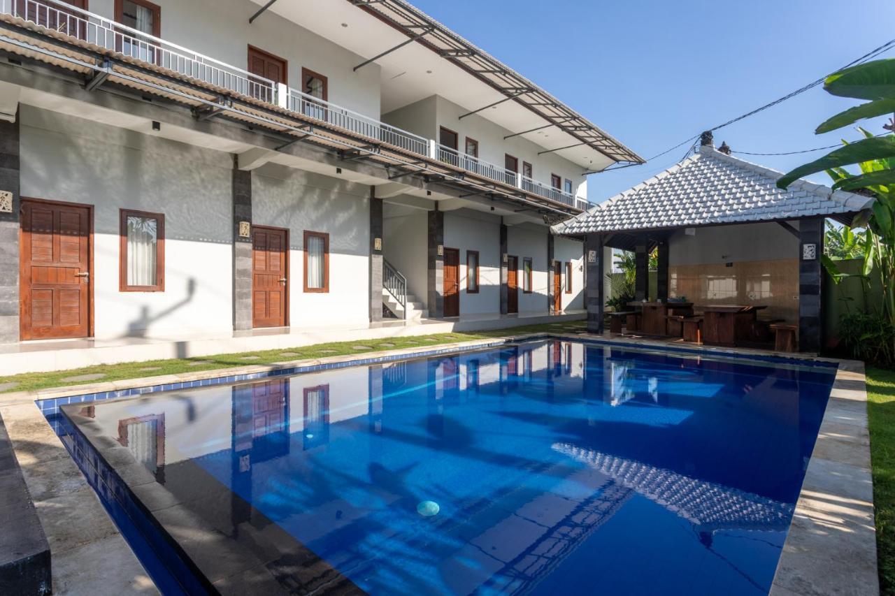 Cempaka Mas Guest House Canggu エクステリア 写真
